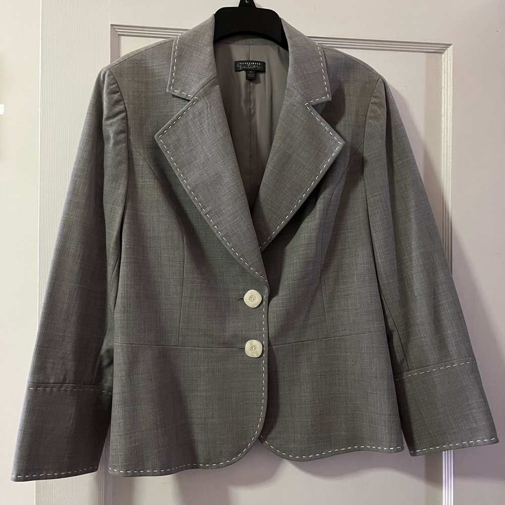 Chico's Gray Blazer with Notched Lapels and Tailored Fit